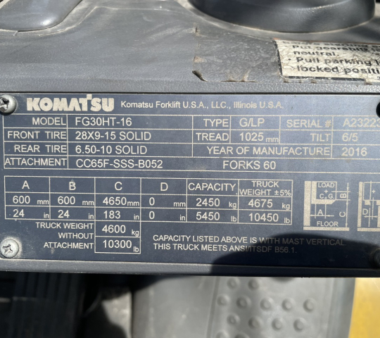 Thanh lý xe nâng Komatsu 3 tấn xăng ga.